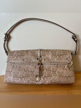 Coach vintage 2005 gold optic lurex signature 3595 Hamptons clip shoulder bag